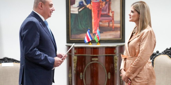 Azərbaycan səfiri etimadnaməsini Kosta Rika Prezidentinə təqdim edib