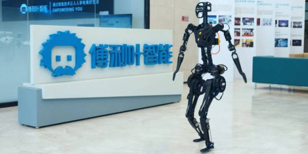 Çin robotu Boltun rekordunu qırıb
