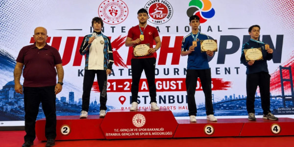 Azərbaycan karateçiləri İstanbulda beynəlxalq turnirdə iki gümüş medal qazanıblar