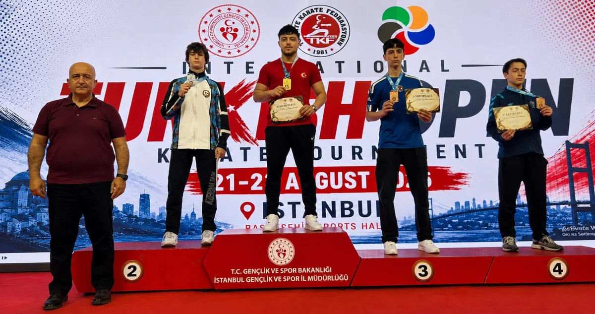 Azərbaycan karateçiləri İstanbulda beynəlxalq turnirdə iki gümüş medal qazanıblar