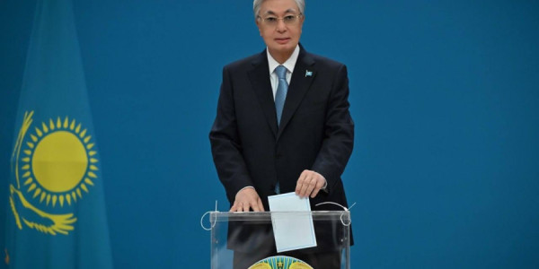 Tokayev Qazaxıstanda parlament seçkilərində səs verib