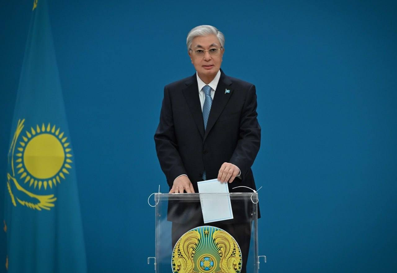 Tokayev Qazaxıstanda parlament seçkilərində səs verib