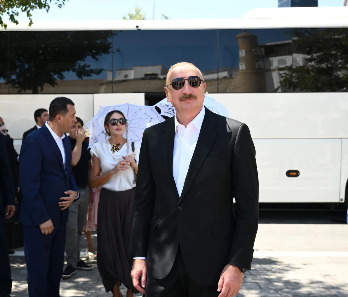 İlham Əliyev və birinci xanım Mehriban Əliyeva Buxara şəhərində "Ark" qalası ilə tanış olublar