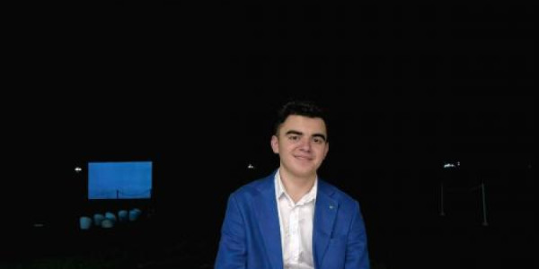Hər şey dünyanı və hadisələrin məntiqini anlamaq istəyimlə başladı