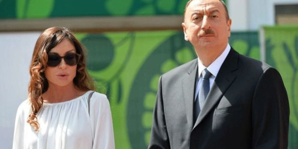 Azərbaycan ilə Özbəkistanın prezidentləri və birinci xanımları Buxarada İsmayıl Samani türbəsi ilə tanış olublar