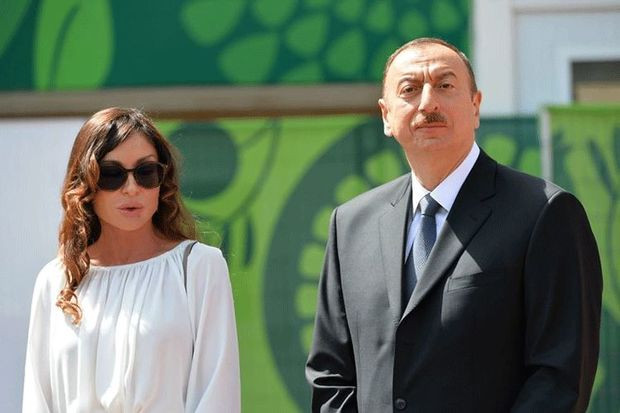 Azərbaycan ilə Özbəkistanın prezidentləri və birinci xanımları Buxarada İsmayıl Samani türbəsi ilə tanış olublar