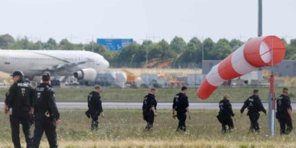 Almaniyada hava limanına hücum cəhdi araşdırılır