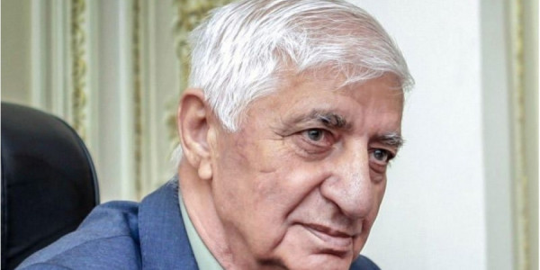 Zamanın nəfəsini sözə çevirən şair:
