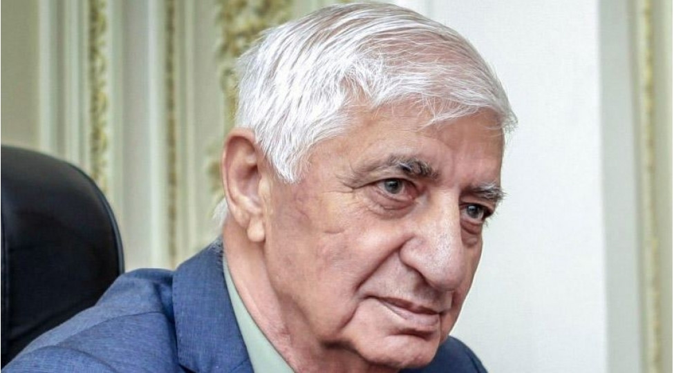 Zamanın nəfəsini sözə çevirən şair: