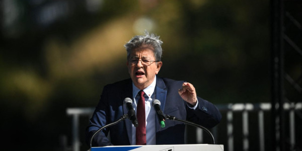 Melenşon Fransa prezidentliyi yarışında irəliləyir