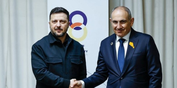 Zelenski Ermənistana yardım təklif edib