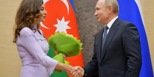 Vladimir Putin Mehriban Əliyevanı təbrik edib