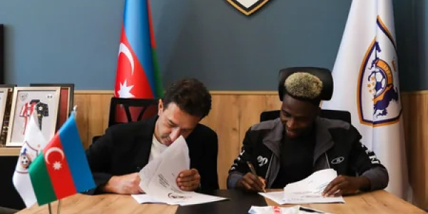 Qarabağ nigeriyalı hücumçu Taofik İsmahili heyətinə qatdığını açıqlayıb