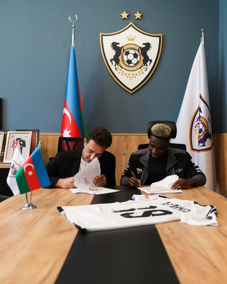 Qarabağ nigeriyalı hücumçu Taofik İsmahili heyətinə qatdığını açıqlayıb
