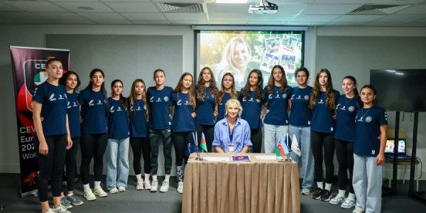 Yelena Şabovta Bakıda yeniyetmə və gənc voleybolçularla görüşüb