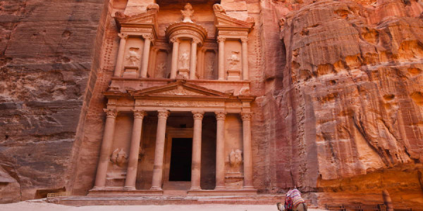 Əsrlərlə gizli qalan Petra