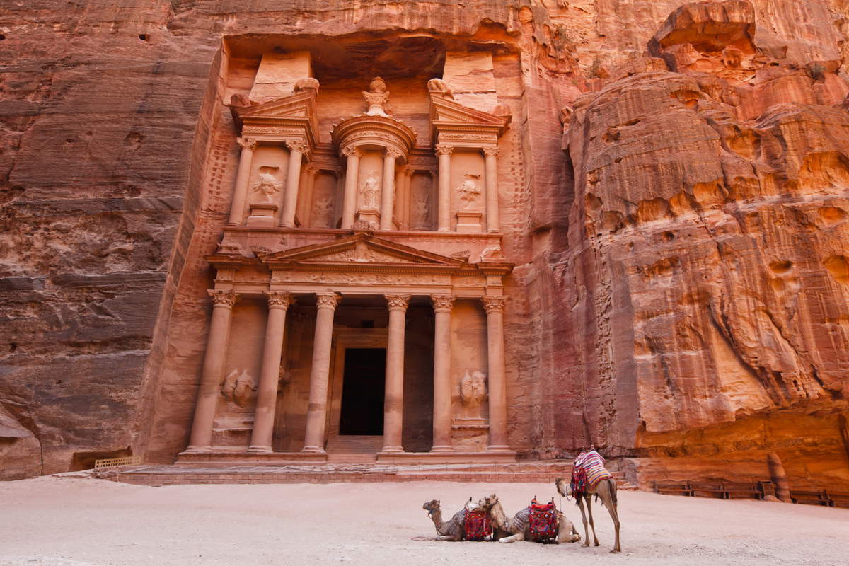 Əsrlərlə gizli qalan Petra