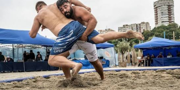 Azərbaycanın çimərlik güləşçiləri Bakıda 8 medal qazanıblar