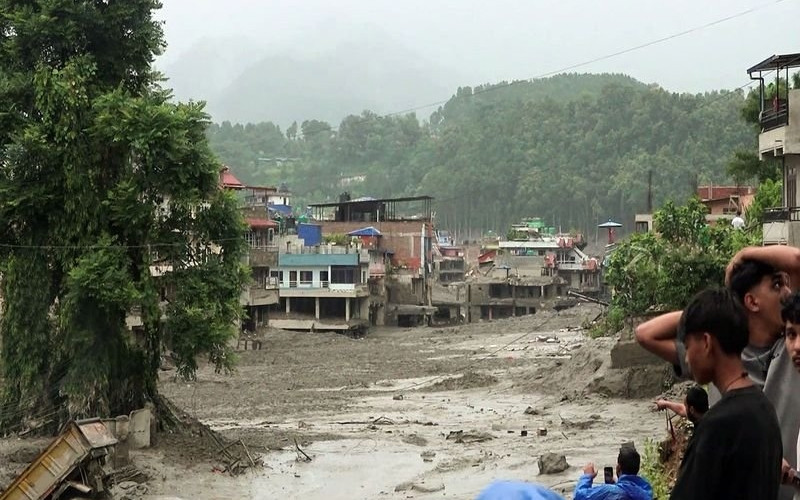 Nepalda axtarışlar dayandırıldı: 1000 nəfərin