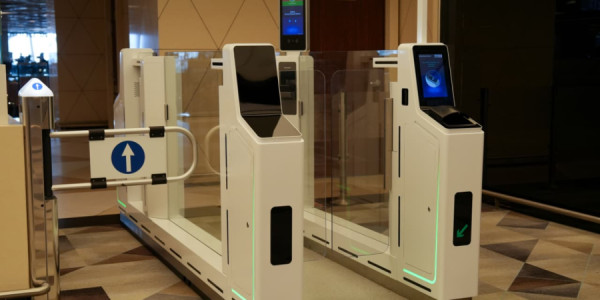 Bakı aeroportunda “Elektron qapı sərhəd nəzarəti sistemi” istifadəyə verilib