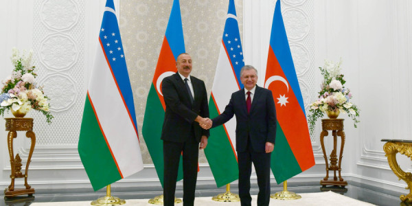 İlham Əliyev Şavkat Mirziyoyevi Özbəkistanın müstəqilliyinin 35 illiyi münasibətilə təbrik edib