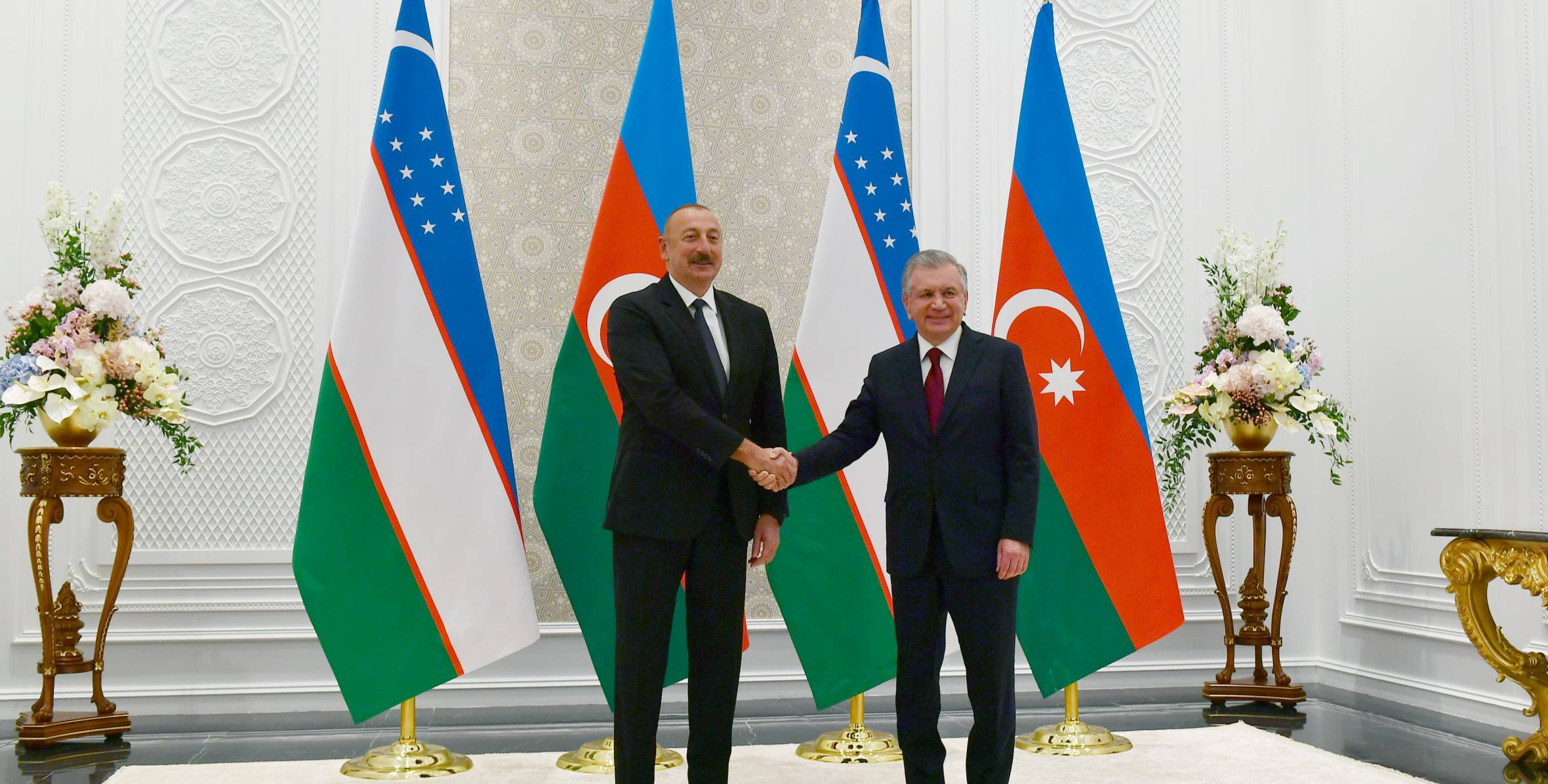 İlham Əliyev Şavkat Mirziyoyevi Özbəkistanın müstəqilliyinin 35 illiyi münasibətilə təbrik edib