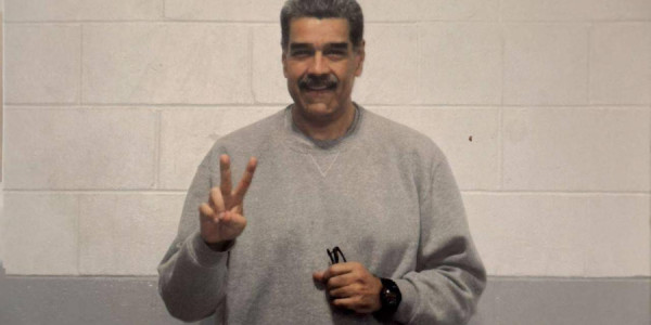 Maduro həbsxanadan yeni fotolar paylaşıb