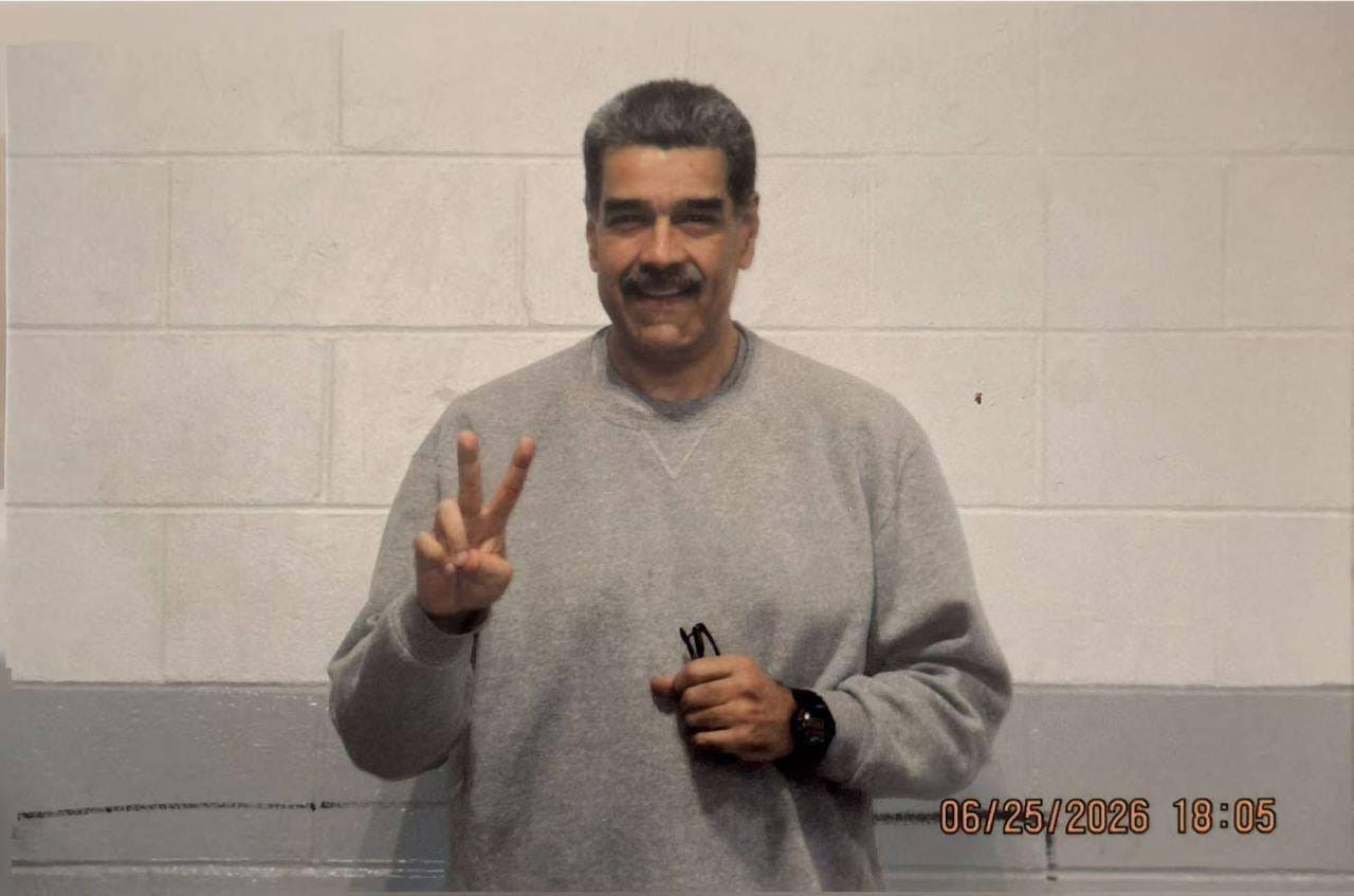 Maduro həbsxanadan yeni fotolar paylaşıb