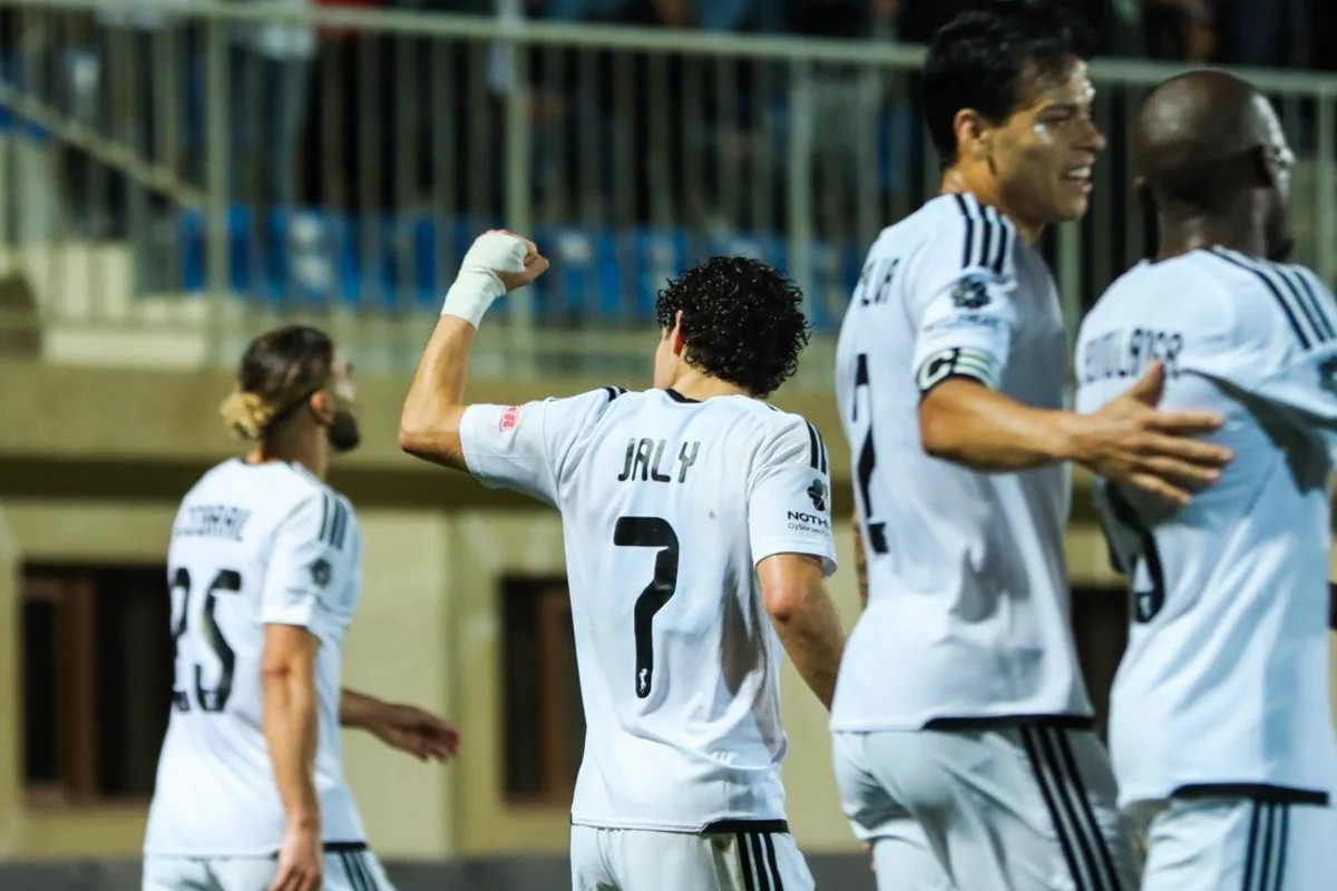 Premyer Liqa: "Qarabağ" 10 nəfərlə "Sumqayıt"a qalib gəlib