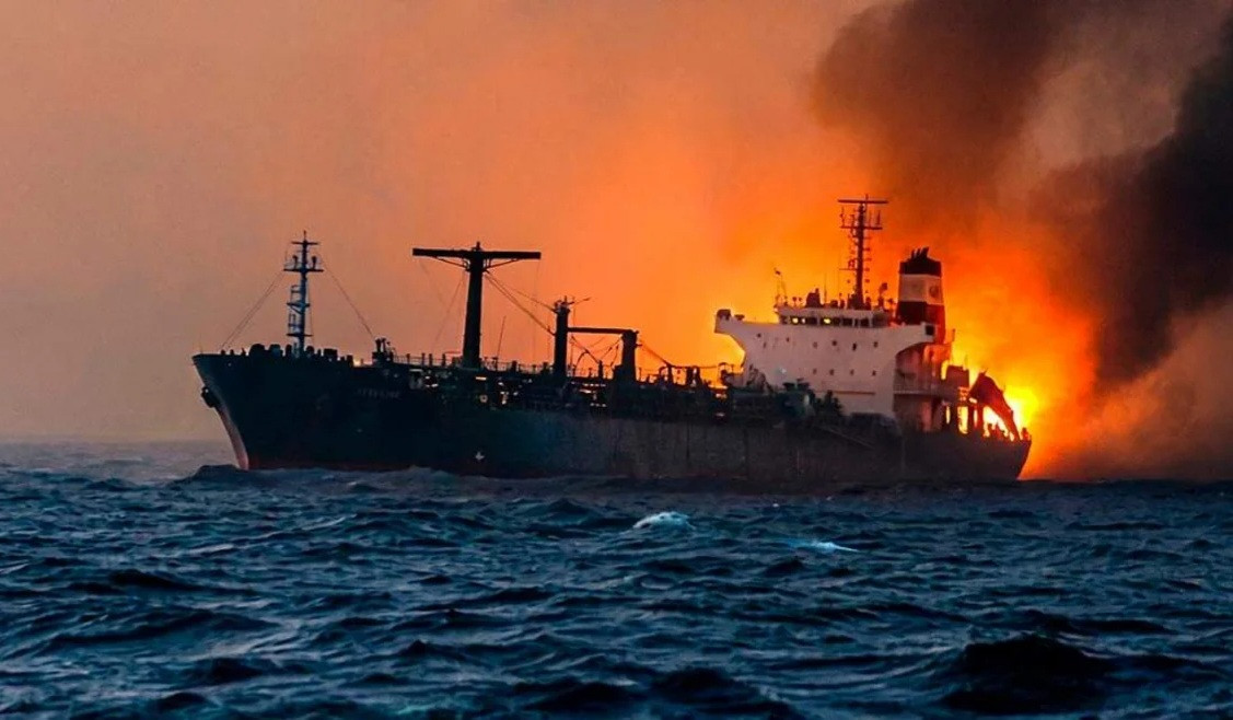 Tanker Hörmüz boğazında minaya düşüb
