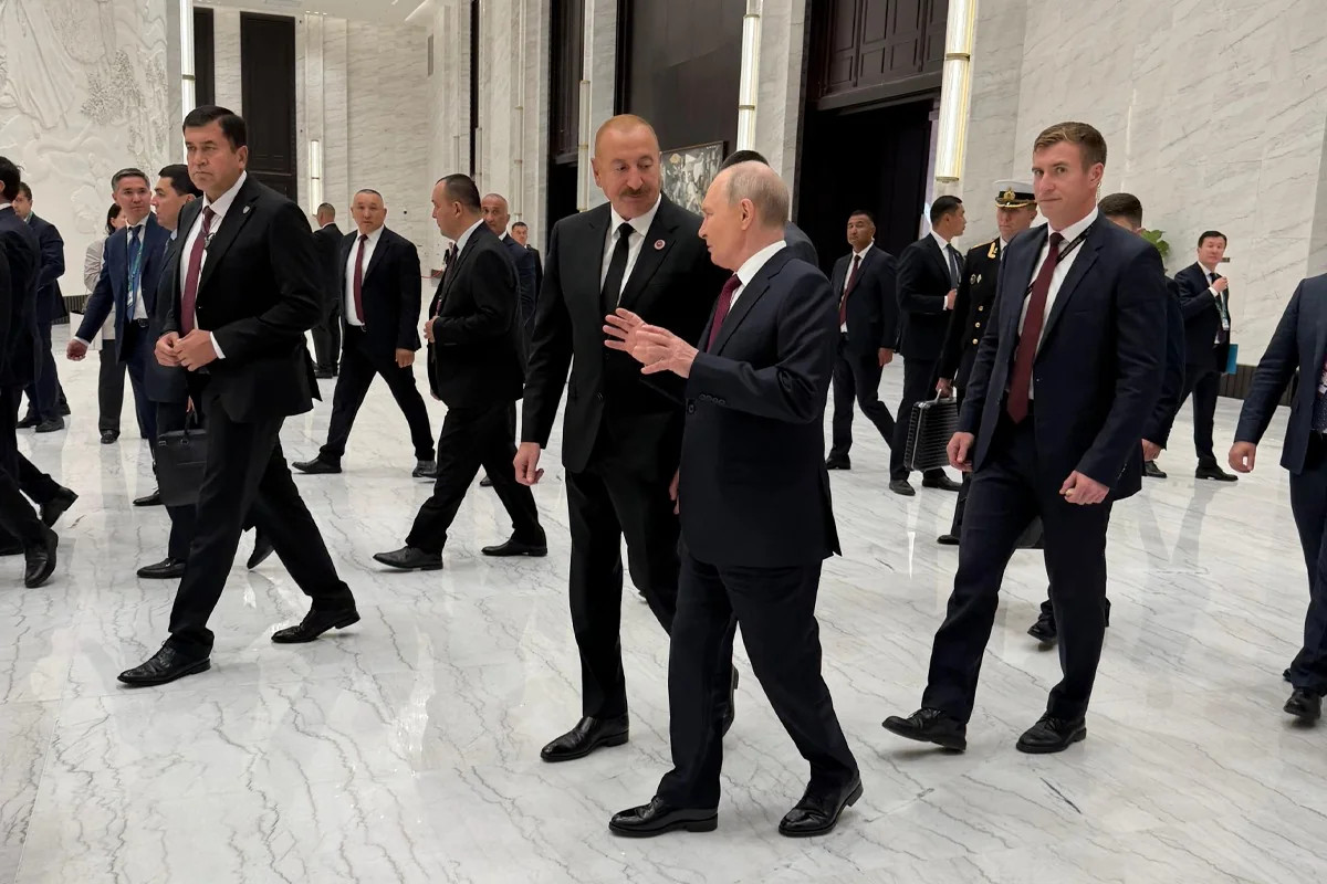 İlham Əliyev Bişkekdə Vladimir Putinlə ayaqüstü söhbət edib