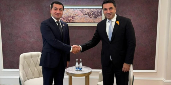 Hikmət Hacıyev Alen Simonyanla
