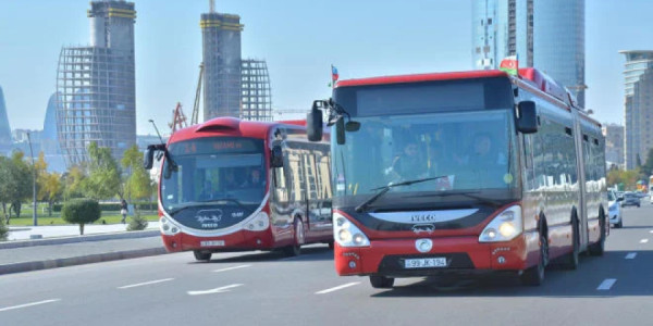 Bu avtobus dayanacağında YENİLİK