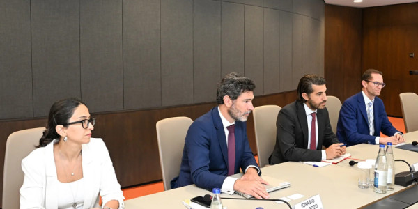 Azərbaycan İspaniya bankı ilə investisiya layihələrinin maliyyələşdirilməsini müzakirə edib