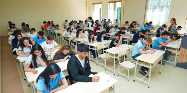 BŞTİ: XI sinif məzunlarından 42-si qızıl, 29-u gümüş nişana layiq görülüb