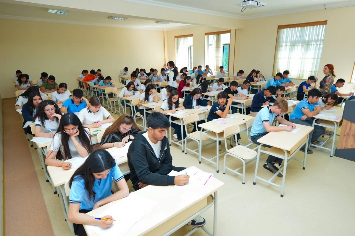 BŞTİ: XI sinif məzunlarından 42-si qızıl, 29-u gümüş nişana layiq görülüb
