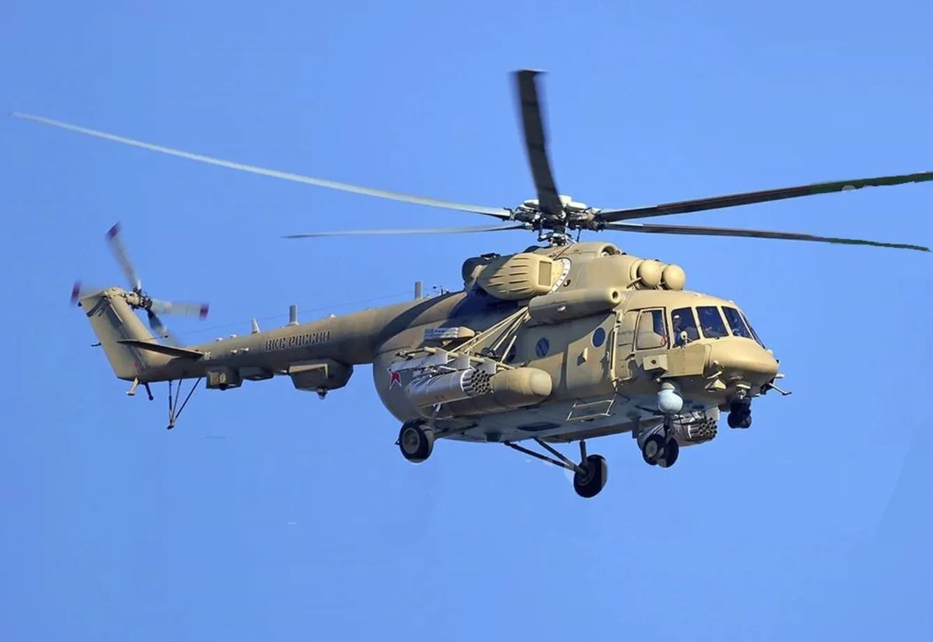 Saxalində helikopter avtomobil yoluna məcburi eniş edib