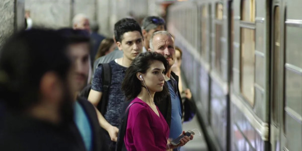 Metroda ciddi azalma: Sərnişindaşıma çox gerilədi