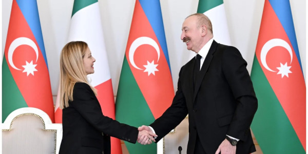 İlham Əliyev Corcia Melonini ən uzun müddətli vəzifədə olması münasibəti ilə təbrik edib