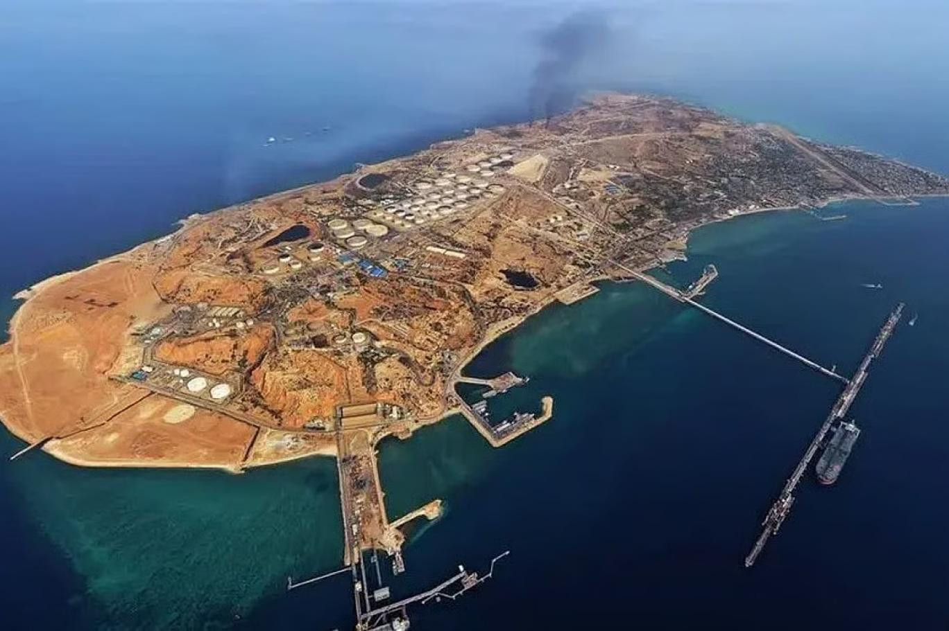 İran neft tankerinə 4 ABŞ raketi atıldığı İDDİA EDİLİR