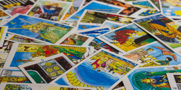Tarot kartları 12 bürc üçün sirli mesaj verib