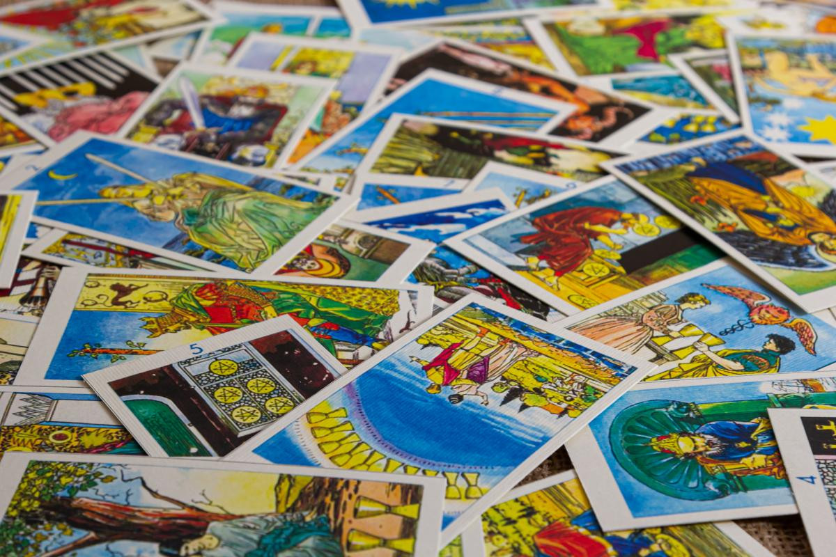 Tarot kartları 12 bürc üçün sirli mesaj verib