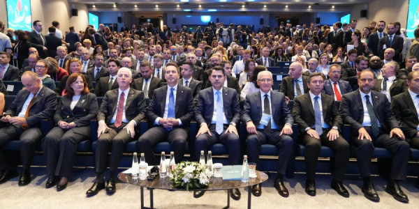Azərbaycan nümayəndə heyəti "İstanbul İqlim Maliyyəsi Sammiti"ndə iştirak edib