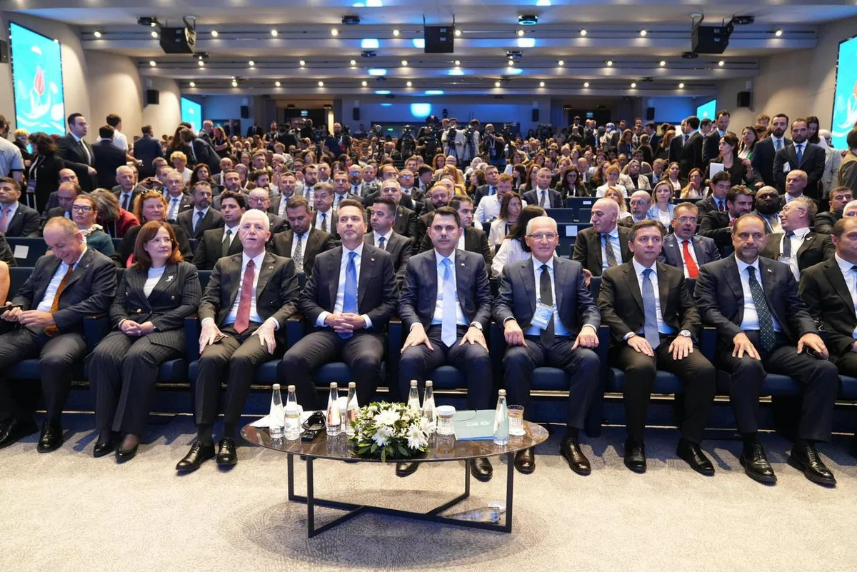 Azərbaycan nümayəndə heyəti "İstanbul İqlim Maliyyəsi Sammiti"ndə iştirak edib