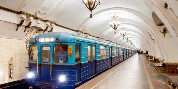 Putin Moskvada yeni metro stansiyalarının açılışını etdi