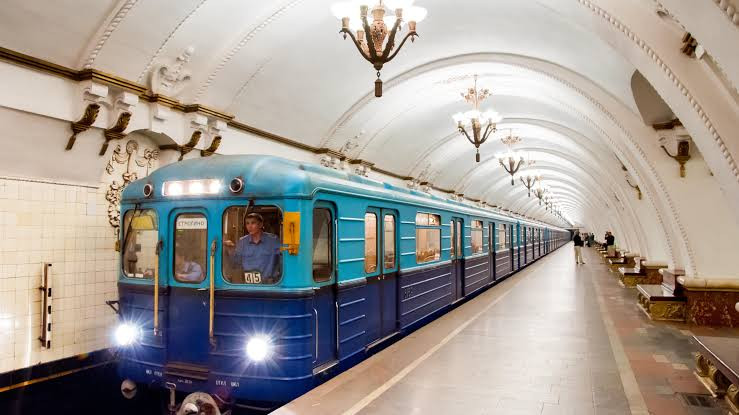 Putin Moskvada yeni metro stansiyalarının açılışını etdi