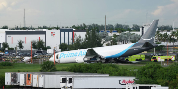 Mayamidə “Amazon” yük təyyarəsi qəzaya uğrayıb