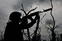 Min kilometr uzaqda yeni hücum dalğası