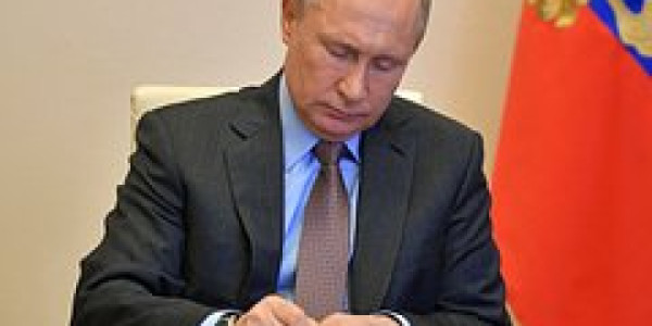 Putin ölkəni tərk edən ruslarla bağlı qərar verdi