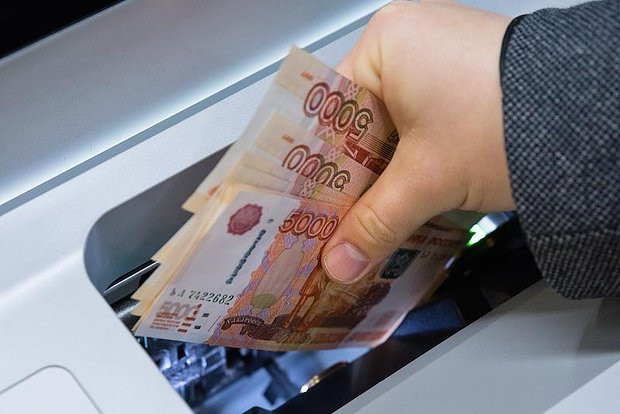Rusiya banklarında əmanət faizləri artıb